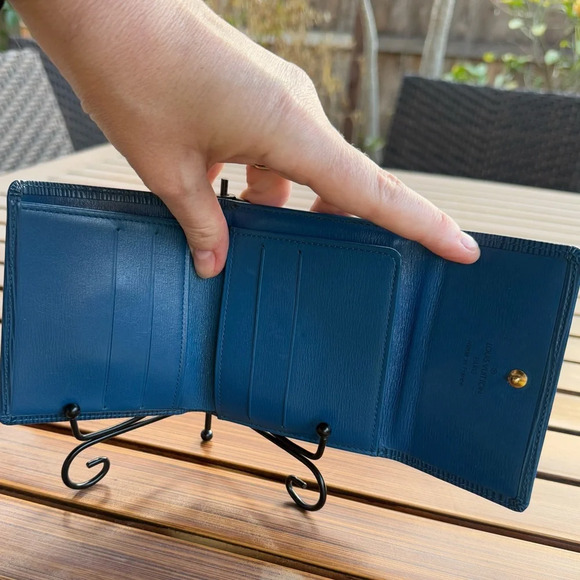 Louis Vuitton blue epi snap wallet EUC M63485 - Picture 4 of 7